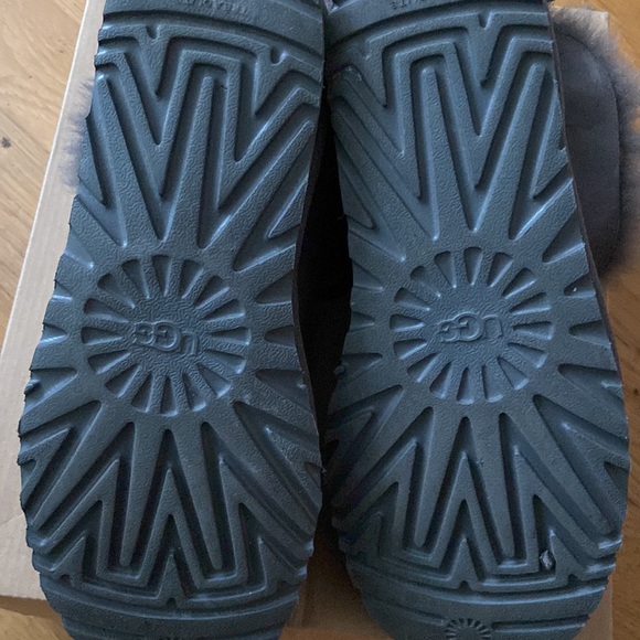 Lovingly worn women’s Uggs - Picture 4 of 4